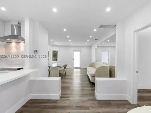 3-bedroom home for rent in Surfside - 8934 Harding Ave N/A - MondialRealty