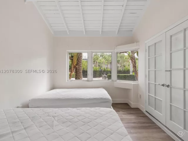 3-bedroom home for rent in Surfside - 8934 Harding Ave N/A - MondialRealty