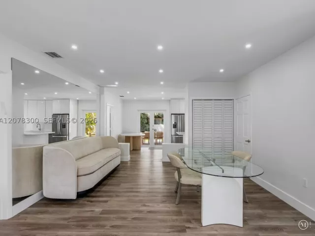 3-bedroom home for rent in Surfside - 8934 Harding Ave N/A - MondialRealty