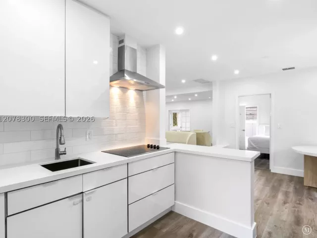3-bedroom home for rent in Surfside - 8934 Harding Ave N/A - MondialRealty