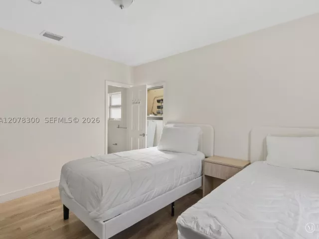 3-bedroom home for rent in Surfside - 8934 Harding Ave N/A - MondialRealty