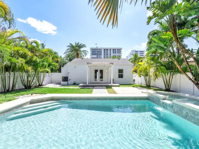3-bedroom home for rent in Surfside - 8934 Harding Ave N/A - MondialRealty