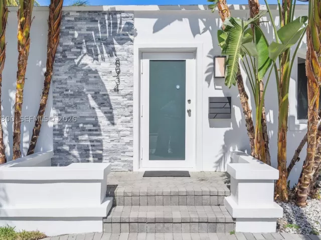 3-bedroom home for rent in Surfside - 8934 Harding Ave N/A - MondialRealty