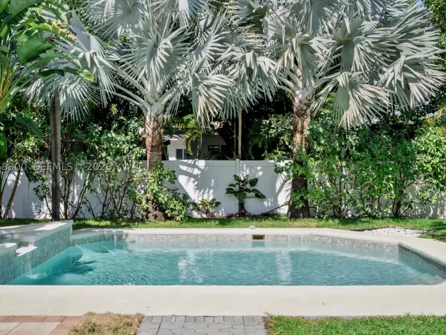 3-bedroom home for rent in Surfside - 8934 Harding Ave N/A - MondialRealty