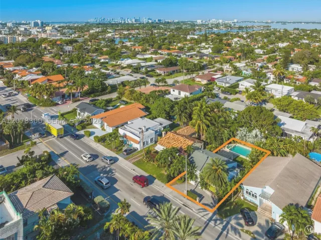 3-bedroom home for rent in Surfside - 8934 Harding Ave N/A - MondialRealty