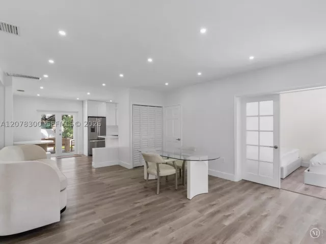 3-bedroom home for rent in Surfside - 8934 Harding Ave N/A - MondialRealty