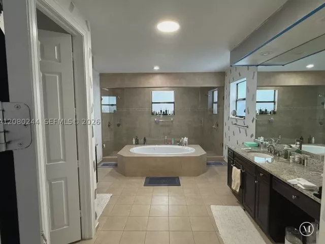 5-bedroom home for rent in Doral - 9907 NW 87th Ter - MondialRealty