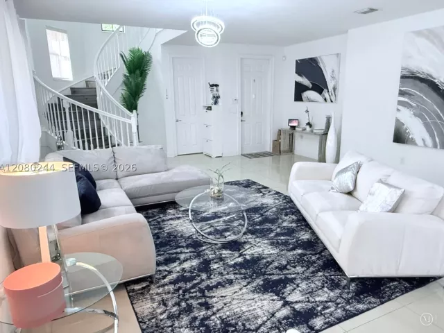 5-bedroom home for rent in Doral - 9907 NW 87th Ter - MondialRealty