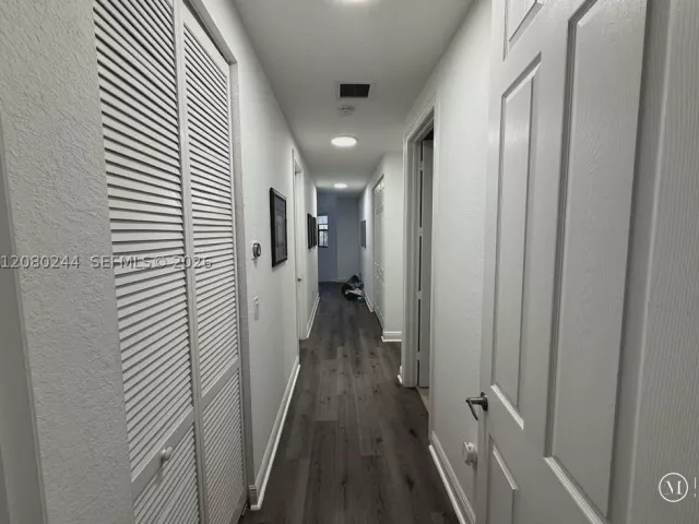 5-bedroom home for rent in Doral - 9907 NW 87th Ter - MondialRealty