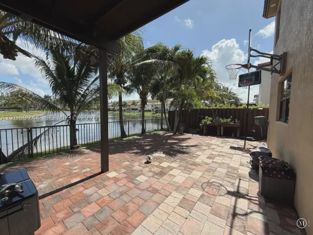 5-bedroom home for rent in Doral - 9907 NW 87th Ter - MondialRealty