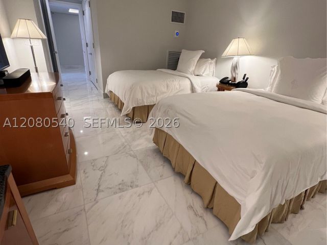 2-bedroom condo for rent in Miami - 1435 Brickell Ave 3307 - MondialRealty
