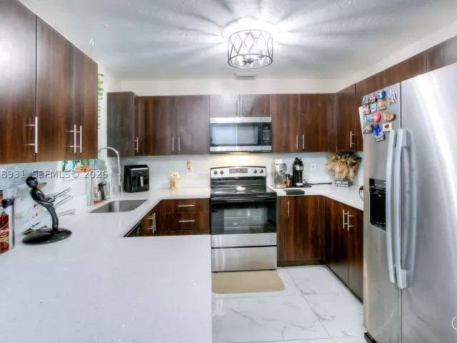 4-bedroom home for rent in Hollywood - 7331 Johnson St - MondialRealty