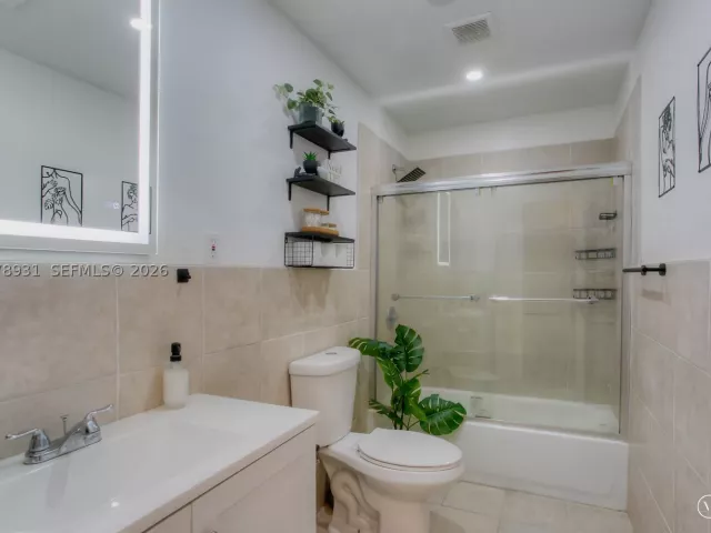 4-bedroom home for rent in Hollywood - 7331 Johnson St - MondialRealty