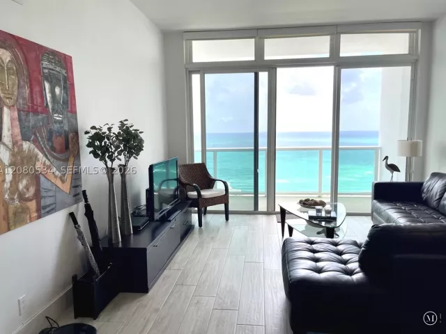 2-bedroom condo for rent in Sunny Isles Beach - 100 Bayview Dr PH08 - MondialRealty