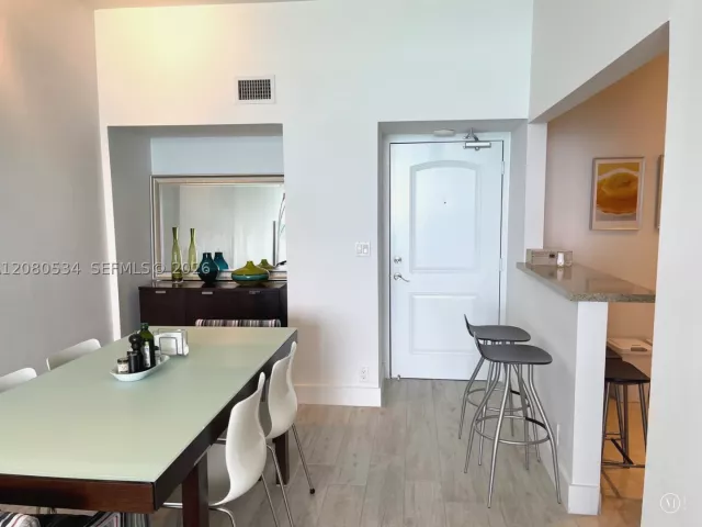 2-bedroom condo for rent in Sunny Isles Beach - 100 Bayview Dr PH08 - MondialRealty