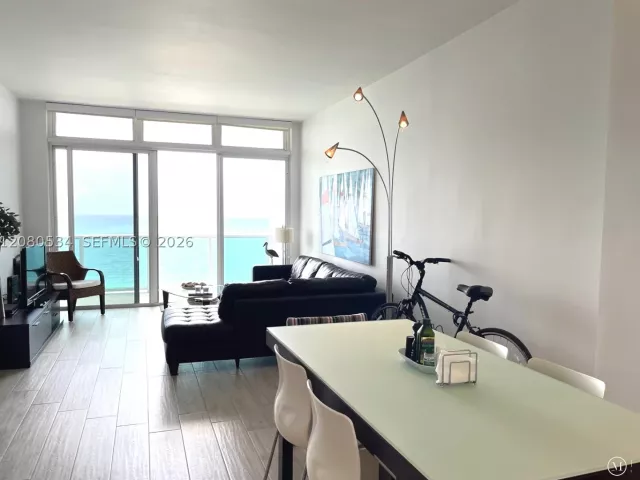 2-bedroom condo for rent in Sunny Isles Beach - 100 Bayview Dr PH08 - MondialRealty
