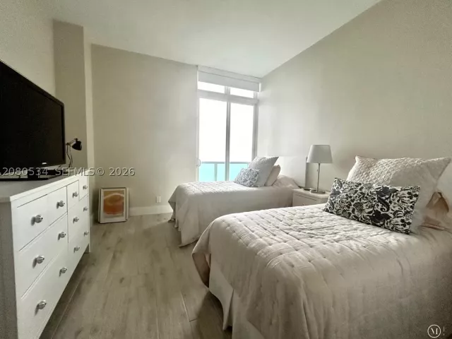 2-bedroom condo for rent in Sunny Isles Beach - 100 Bayview Dr PH08 - MondialRealty