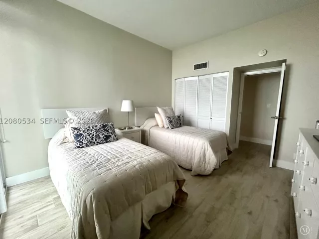 2-bedroom condo for rent in Sunny Isles Beach - 100 Bayview Dr PH08 - MondialRealty
