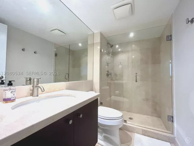 2-bedroom condo for rent in Sunny Isles Beach - 100 Bayview Dr PH08 - MondialRealty