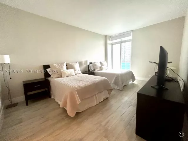 2-bedroom condo for rent in Sunny Isles Beach - 100 Bayview Dr PH08 - MondialRealty