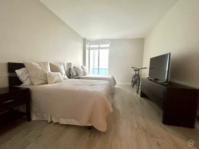 2-bedroom condo for rent in Sunny Isles Beach - 100 Bayview Dr PH08 - MondialRealty