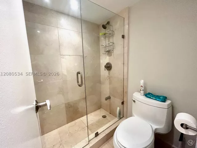 2-bedroom condo for rent in Sunny Isles Beach - 100 Bayview Dr PH08 - MondialRealty