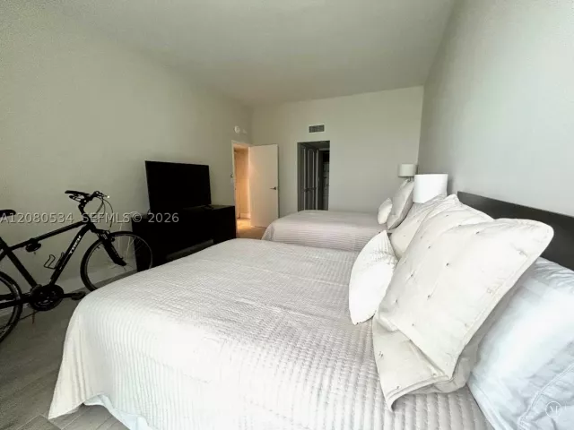 2-bedroom condo for rent in Sunny Isles Beach - 100 Bayview Dr PH08 - MondialRealty