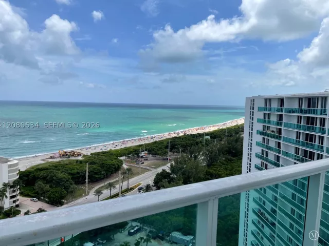 2-bedroom condo for rent in Sunny Isles Beach - 100 Bayview Dr PH08 - MondialRealty