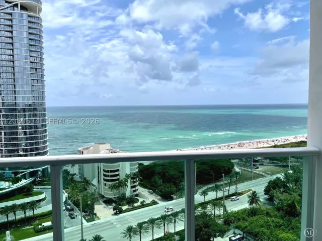 2-bedroom condo for rent in Sunny Isles Beach - 100 Bayview Dr PH08 - MondialRealty