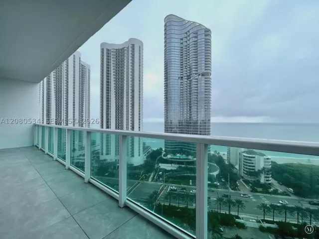 2-bedroom condo for rent in Sunny Isles Beach - 100 Bayview Dr PH08 - MondialRealty
