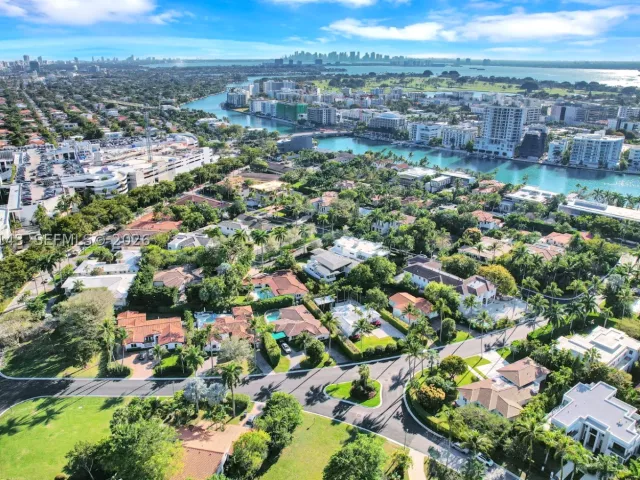 6-bedroom home for sale in Bal Harbour - 96 Bal Cross Dr - MondialRealty