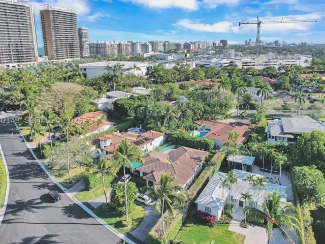 6-bedroom home for sale in Bal Harbour - 96 Bal Cross Dr - MondialRealty