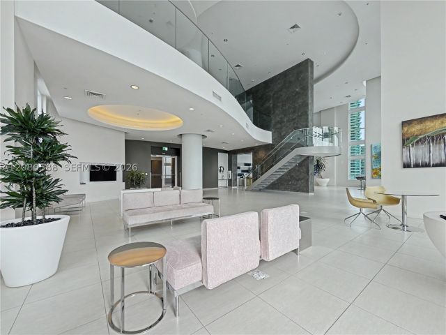 2-bedroom condo for rent in Miami - 1900 N Bayshore Dr 3911 - MondialRealty