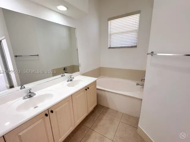 4-bedroom home for sale in Homestead - 1770 SE 18th Ter - MondialRealty