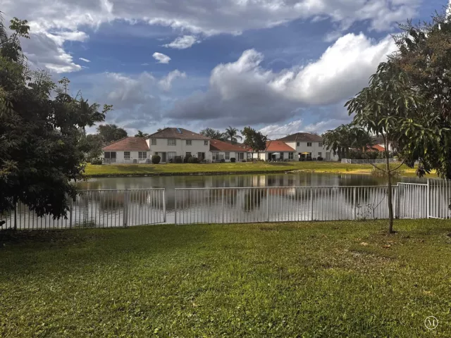 4-bedroom home for sale in Pembroke Pines - 1820 NW 78th Avenue - MondialRealty