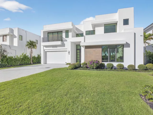 5-bedroom home for rent in Delray Beach - 2232 DELRAY RIDGE Lane - MondialRealty