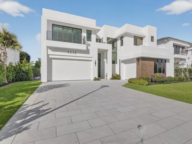 5-bedroom home for rent in Delray Beach - 2232 DELRAY RIDGE Lane - MondialRealty