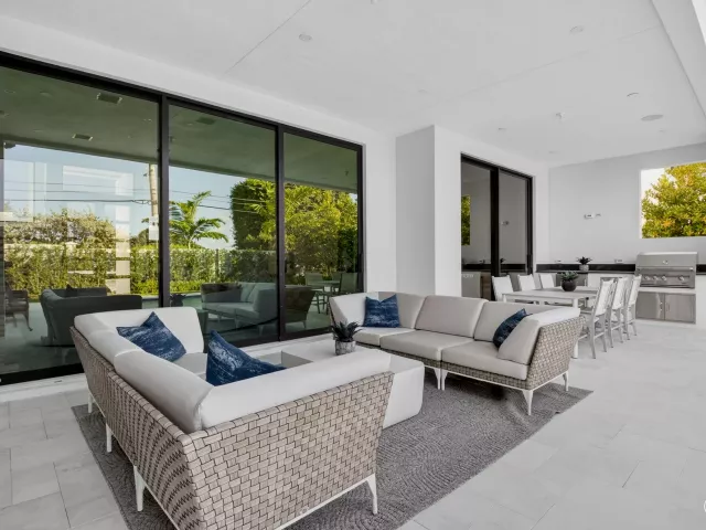 5-bedroom home for rent in Delray Beach - 2232 DELRAY RIDGE Lane - MondialRealty