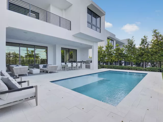 5-bedroom home for rent in Delray Beach - 2232 DELRAY RIDGE Lane - MondialRealty
