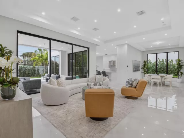 5-bedroom home for rent in Delray Beach - 2232 DELRAY RIDGE Lane - MondialRealty