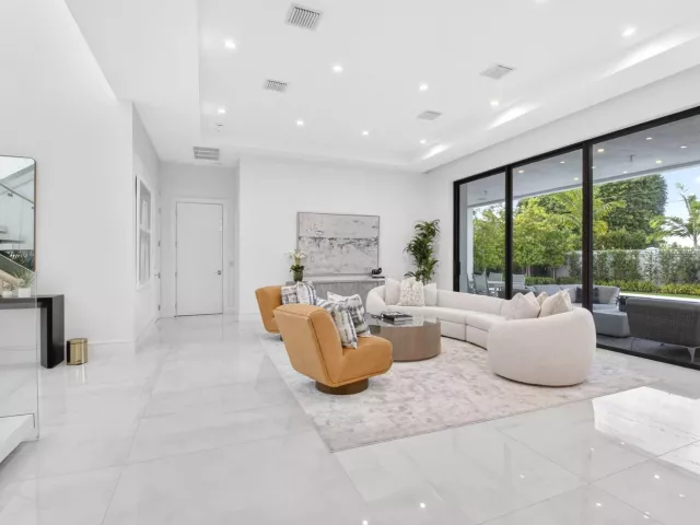 5-bedroom home for rent in Delray Beach - 2232 DELRAY RIDGE Lane - MondialRealty