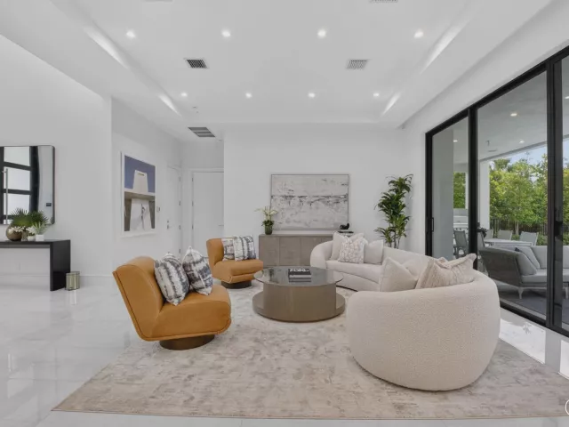 5-bedroom home for rent in Delray Beach - 2232 DELRAY RIDGE Lane - MondialRealty