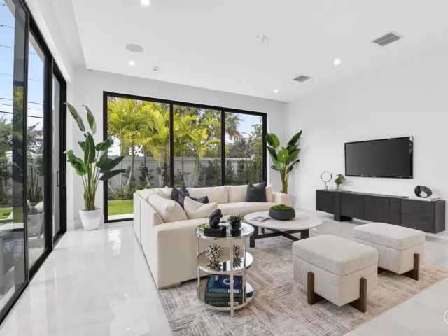 5-bedroom home for rent in Delray Beach - 2232 DELRAY RIDGE Lane - MondialRealty