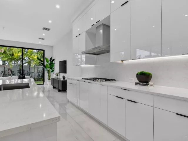 5-bedroom home for rent in Delray Beach - 2232 DELRAY RIDGE Lane - MondialRealty