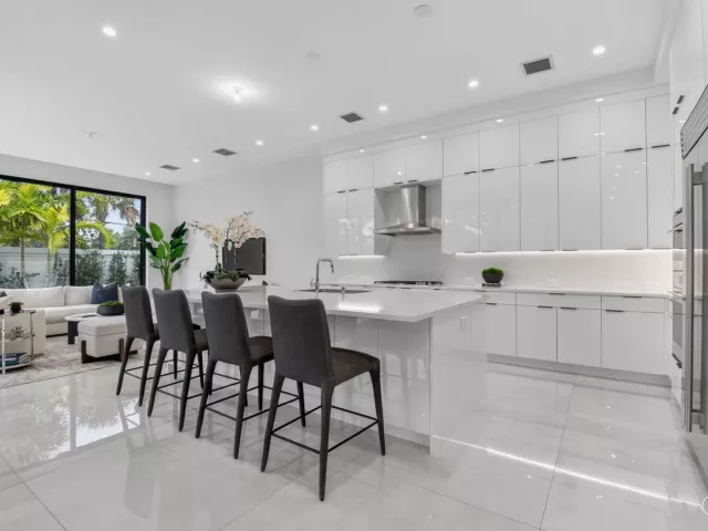 5-bedroom home for rent in Delray Beach - 2232 DELRAY RIDGE Lane - MondialRealty