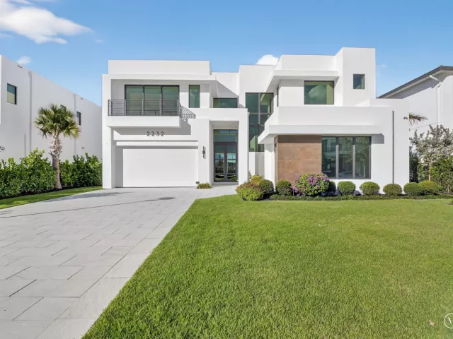 5-bedroom home for rent in Delray Beach - 2232 DELRAY RIDGE Lane - MondialRealty