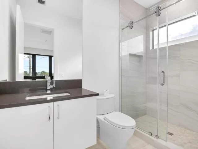 5-bedroom home for rent in Delray Beach - 2232 DELRAY RIDGE Lane - MondialRealty