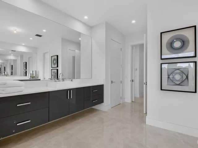 5-bedroom home for rent in Delray Beach - 2232 DELRAY RIDGE Lane - MondialRealty