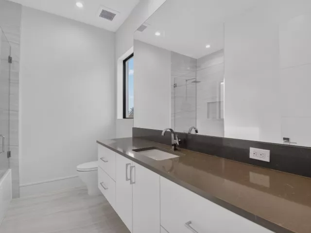 5-bedroom home for rent in Delray Beach - 2232 DELRAY RIDGE Lane - MondialRealty