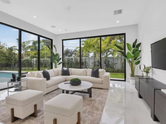 5-bedroom home for rent in Delray Beach - 2232 DELRAY RIDGE Lane - MondialRealty